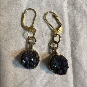 PRE-OWNED PAIR OF 1-1/2” DARK BLUE & GOLDTONE DANGLE DROP PIERCED EARRINGS CTM2